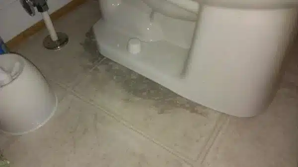 Tuvaletten alt kata su sızması neden olur